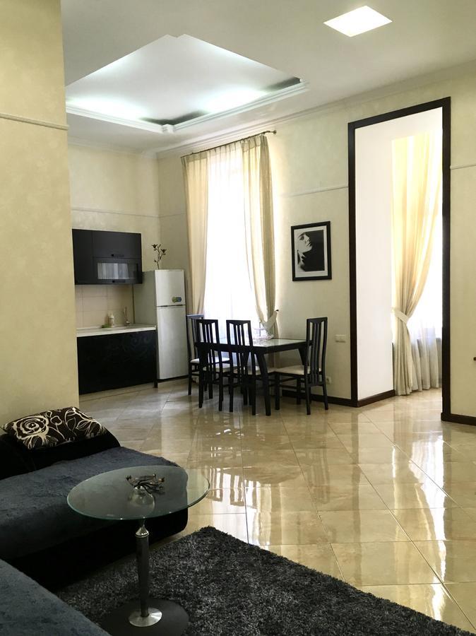Downtown Prestige Apartment Odessa Dış mekan fotoğraf