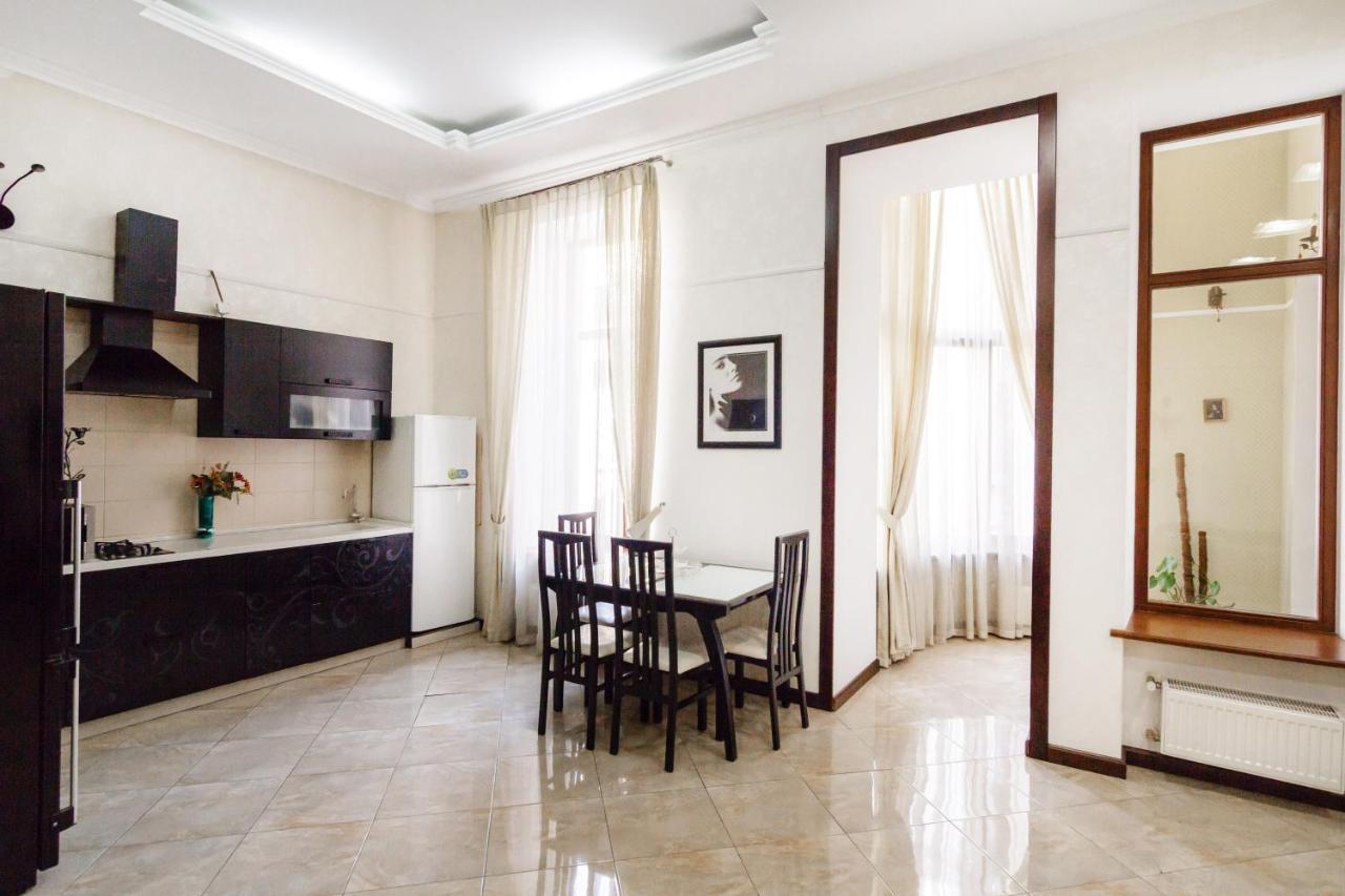 Downtown Prestige Apartment Odessa Dış mekan fotoğraf