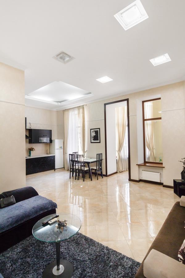 Downtown Prestige Apartment Odessa Dış mekan fotoğraf